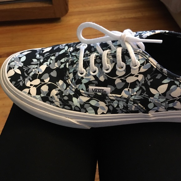 𝗖𝗹𝗮𝘀𝘀𝗶𝗰 𝗙𝗹𝗼𝗿𝗮𝗹 𝗣𝗿𝗶𝗻𝘁 𝗩𝗮𝗻𝘀 - Picture 5 of 10